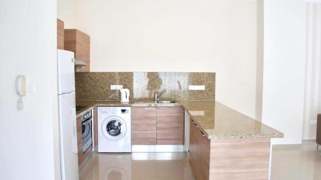 Zavos Marathon Beach Apartments Limassol Extérieur photo